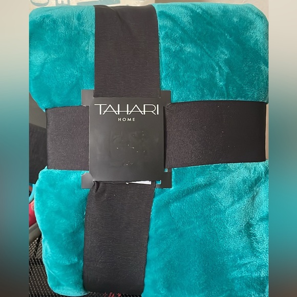 Throw blanket - Picture 2 of 2